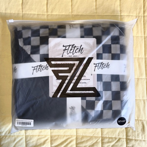 NIB Fletch Bamboo Blanket - Picture 3 of 3